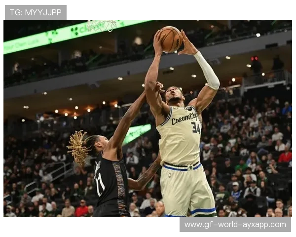 NBA雄鹿字母哥欧步突破完成暴力扣框